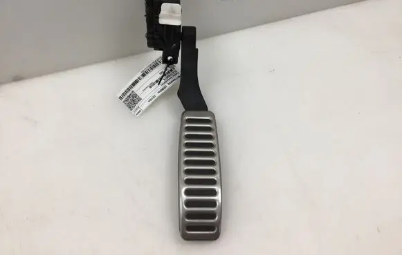 Volkswagen Touareg I Accelerator throttle pedal 7L6723507A