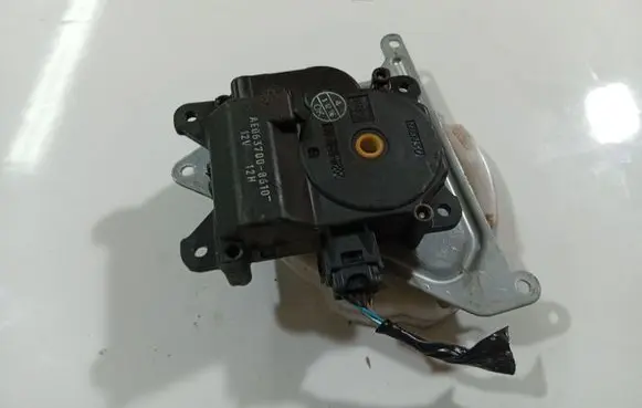 Toyota Avensis T250 Air flap motor/actuator AE0637008610 AE063700-8610