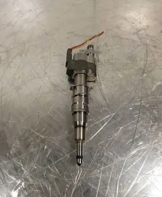 BMW M3 e90 Fuel injector 7589048-08 10181010