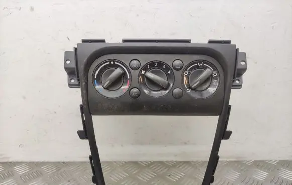 Suzuki SX4 Climate control unit 7382479J0