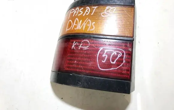 Volkswagen PASSAT B3 Rear/tail lights 333945111