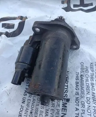 Volkswagen Golf V Starter motor PLAS11QUE
