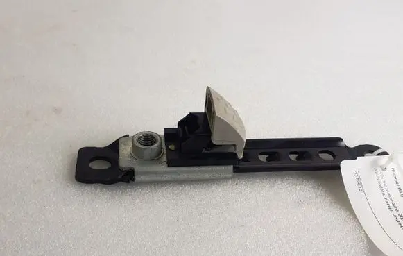 Hummer H3 Seat belt adjustment rail 2027492 22106