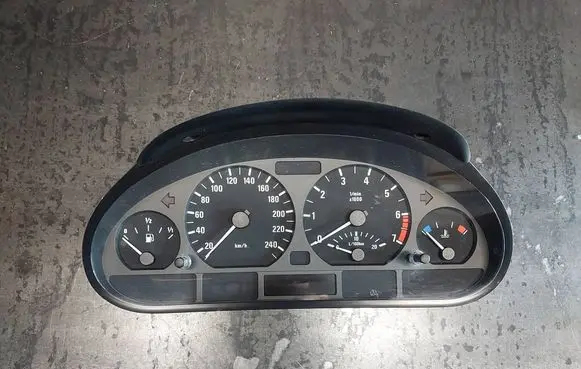Speedometer (instrument cluster)