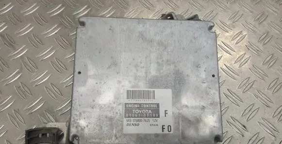 Toyota Corolla Verso AR10 Engine control unit/module 896610F100