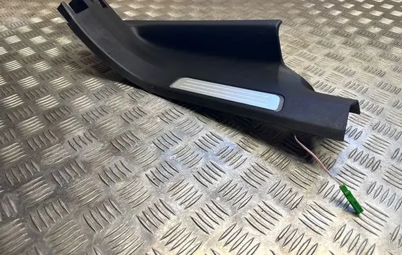 Volvo XC90 Front sill trim cover 8666386
