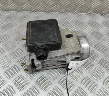 BMW 5 E34 Mass air flow meter 1734655 0280202134