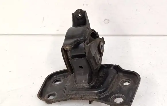 Toyota Prius (XW30) Engine mount bracket AVA1511