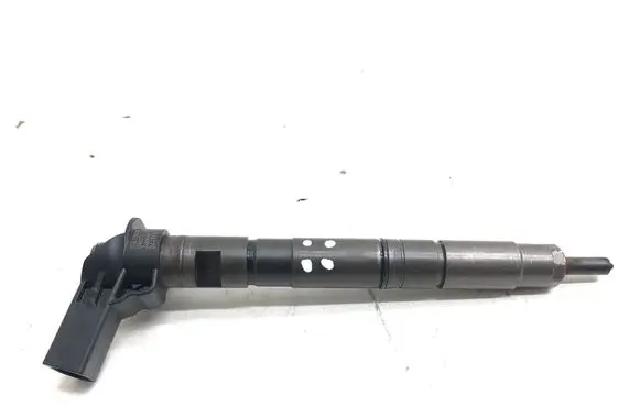 Audi A5 8T 8F Fuel injector 03L130277