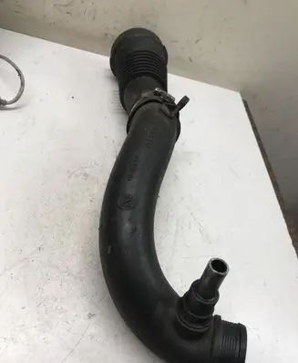 Volvo XC70 Air intake hose/pipe 30714480
