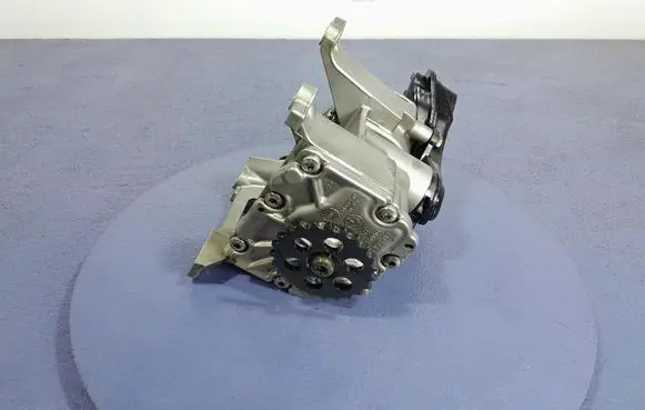 Audi A4 S4 B7 8E 8H Oil pump 8576219