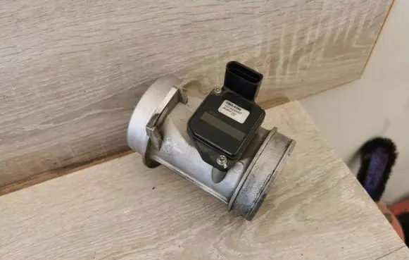 Audi A6 S6 C5 4B Mass air flow meter DMA0206