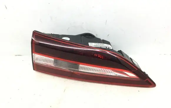 Opel Grandland X Tailgate rear/tail lights YP00016480