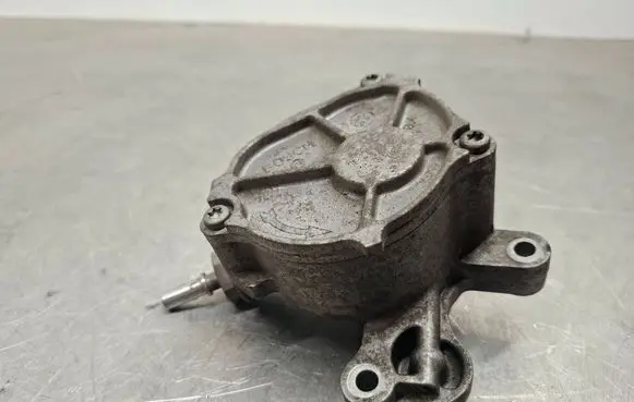 Ford Mondeo MK IV Vacuum pump 