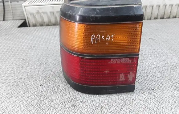 Volkswagen PASSAT B3 Rear/tail lights 333945111