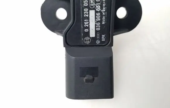 Audi A6 S6 C5 4B Air pressure sensor 036906051C