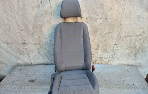 Volkswagen Golf Plus Front passenger seat 1K4881106LE 5M0882600A M1000200071R