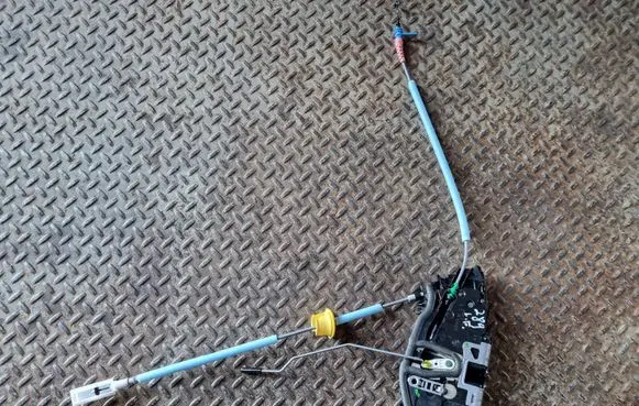 BMW 1 F40 Front door lock 7956149
