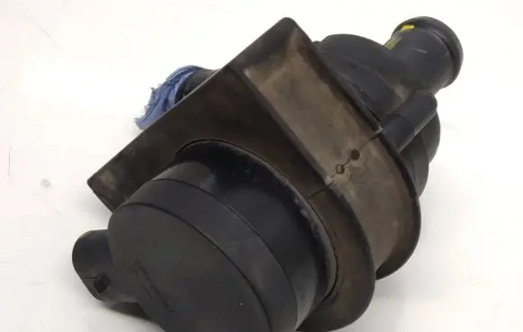 Ford Focus Water pump AV618564AB 309500190