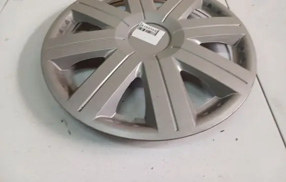 Toyota Avensis T250 R16 wheel hub/cap/trim 