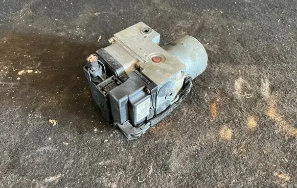 Volkswagen PASSAT B5.5 ABS Pump 3B0614111