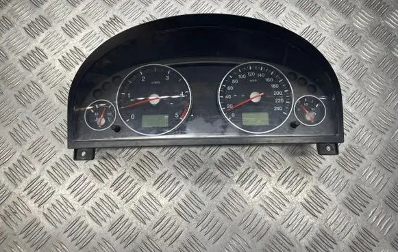 Ford Mondeo Mk III Speedometer (instrument cluster) 3S7F10841 44ZU187 6620