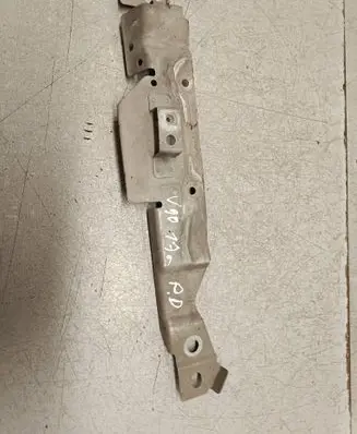 Fender mounting bracket
