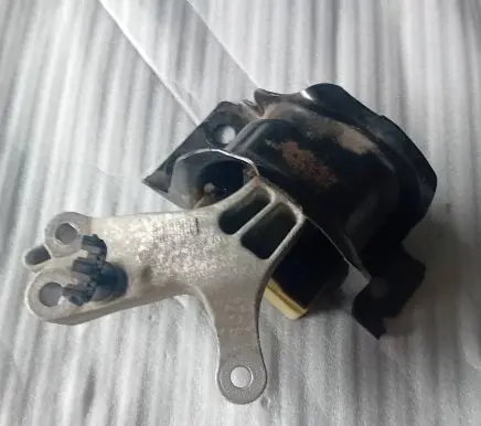 Renault Kangoo II Engine mount vacuum valve 112848334r 112100611r