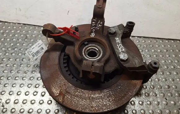 Renault Twingo II Front wheel hub spindle knuckle S14765552 8200663586