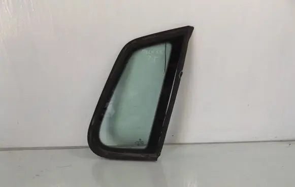 Volkswagen Polo IV 9N3 Rear vent window glass