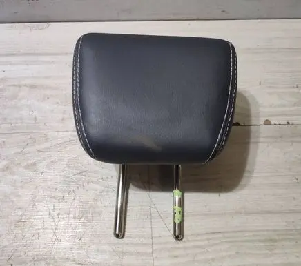 Suzuki Vitara (LY) Rear seat headrest R702