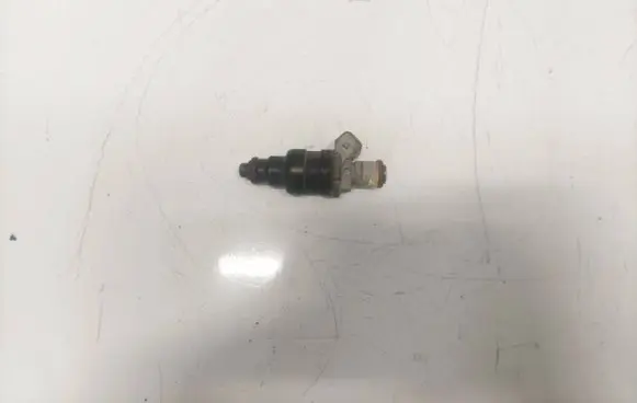 Audi A4 S4 B5 8D Fuel injector 078133551d