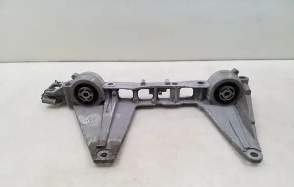 Mercedes-Benz Vito Viano W447 Rear differential mounting bracket 