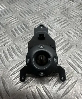 KIA Sportage Wing mirror switch 371480