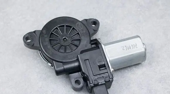 Mazda 3 II Front door window regulator motor BHP15958X