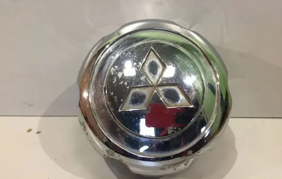 Mitsubishi Pajero Sport I Original wheel cap MB816581