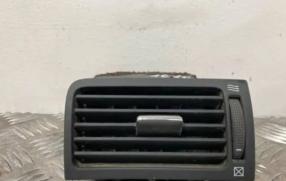 Toyota Avensis T250 Dashboard side air vent grill/cover trim