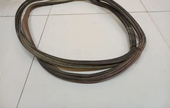 Volkswagen PASSAT B5 Rubber seal front coupe door 