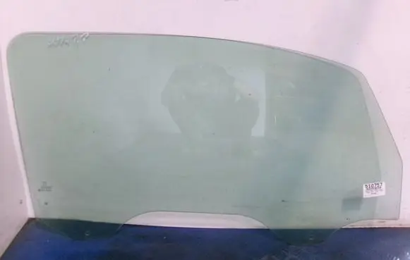 Peugeot 1007 Front door window glass four-door