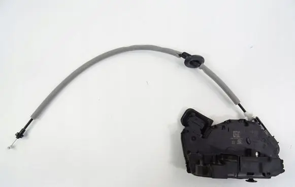 Volkswagen Touran III Rear door lock 5TA839016E