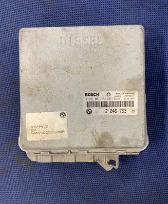 BMW 5 E39 Engine control unit/module 2246763 0281001373