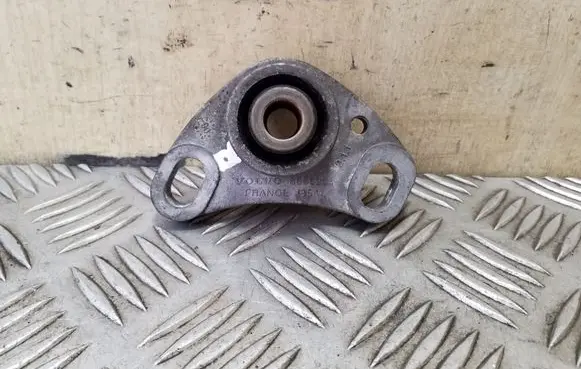 Volvo XC90 Engine mount bracket 8666204
