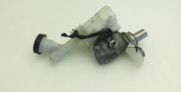 Nissan Juke I F15 Brake fluid reservoir 32070587 8451C