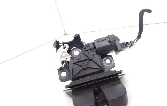 Audi A4 S4 B7 8E 8H Tailgate/trunk/boot lock/catch/latch 8P4827505B