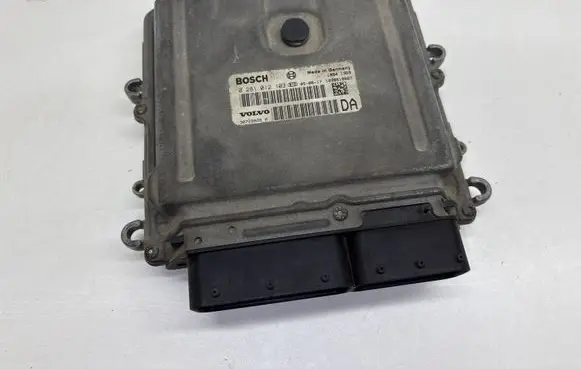 Volvo S60 Engine control unit/module 0281012103