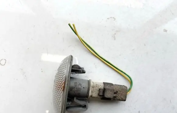 Citroen Xsara Front fender indicator light