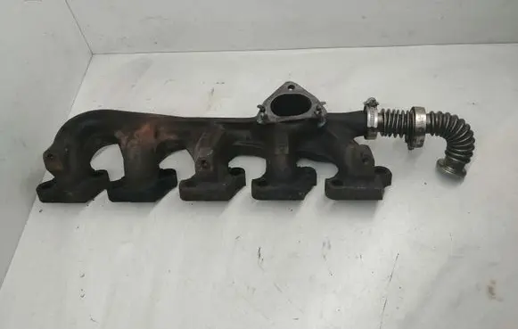 Volvo XC70 Exhaust manifold 30731980