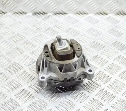 BMW 4 F32 F33 Engine mount bracket 6859411