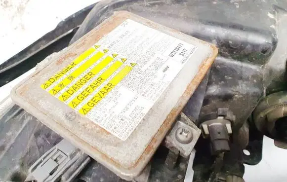 Honda Accord Headlight ballast module Xenon w3t10471
