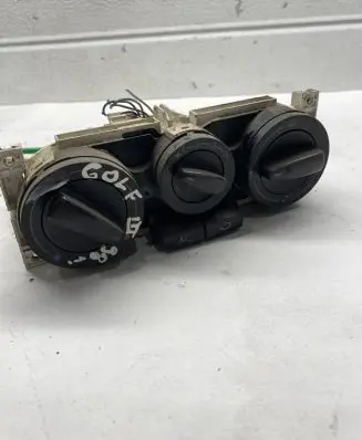 Volkswagen Golf III Climate control unit 1J0820045F